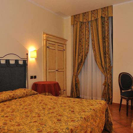 Hotel Urbano V Montefiascone Exterior foto