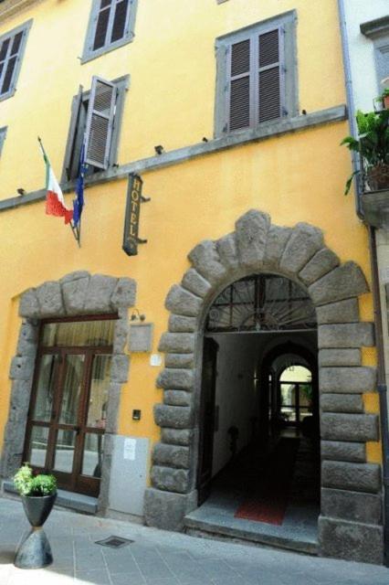 Hotel Urbano V Montefiascone Exterior foto