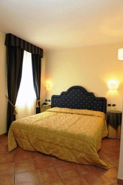 Hotel Urbano V Montefiascone Cameră foto