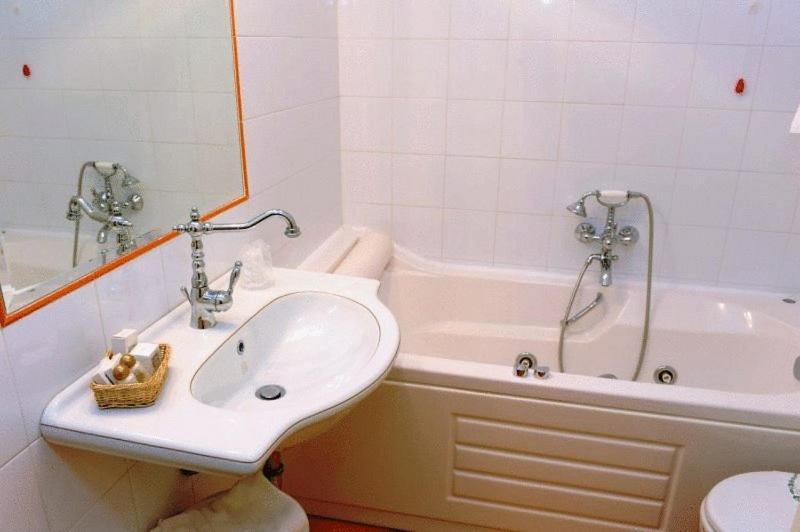 Hotel Urbano V Montefiascone Cameră foto